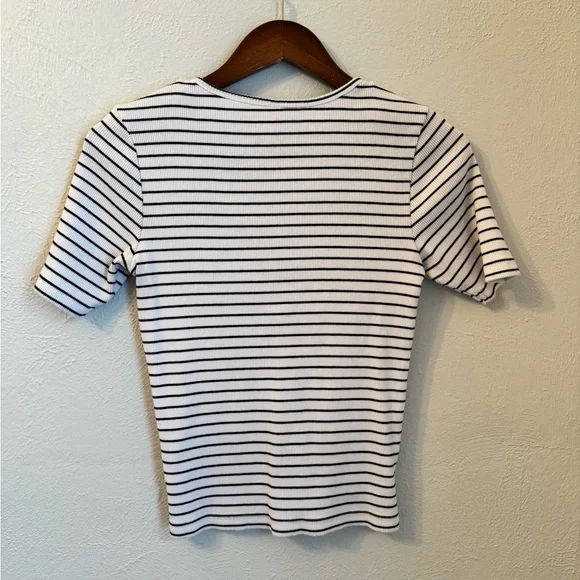 Black and White Fitted Tee - Picture 2 of 4